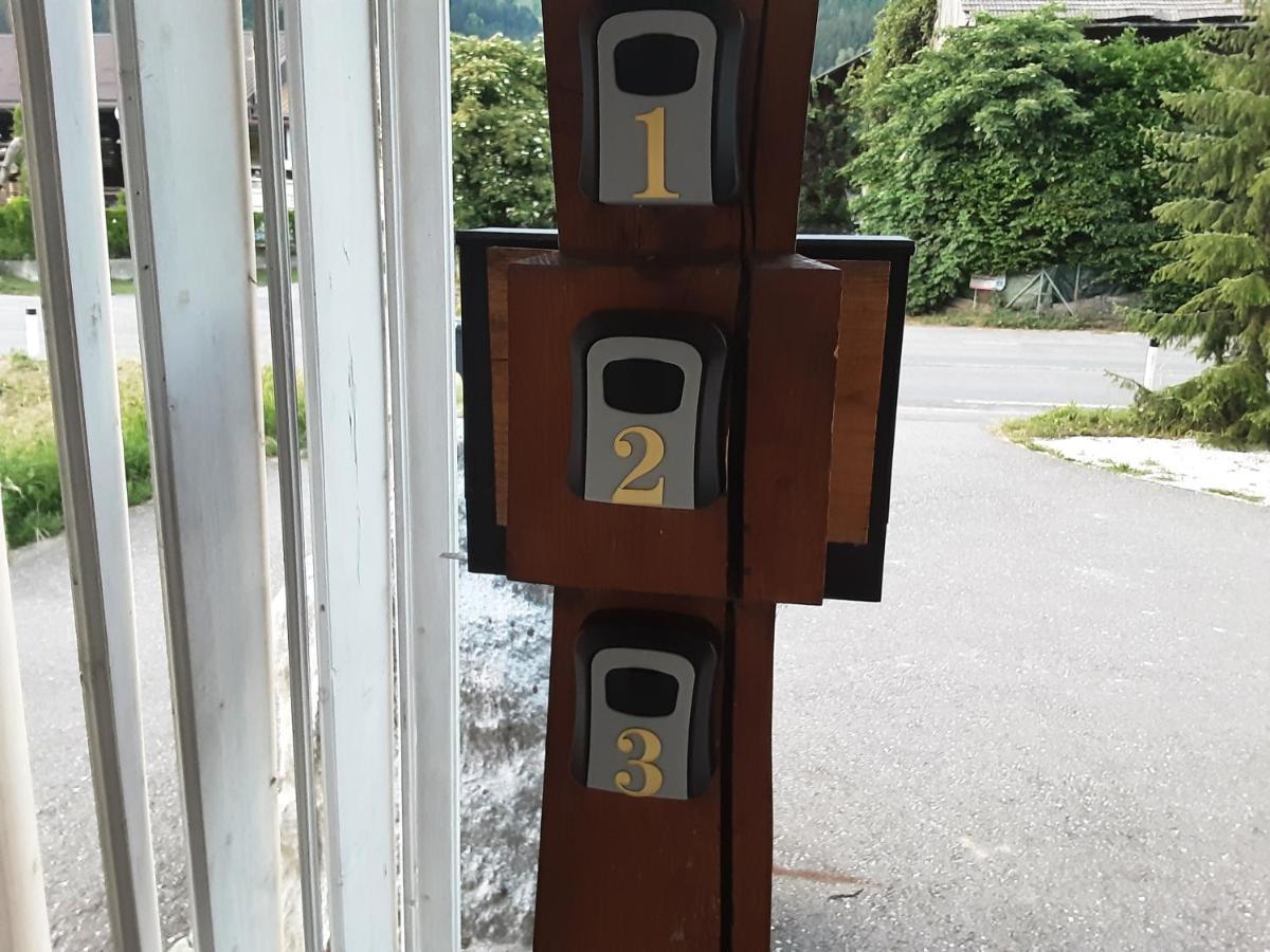Apartment - Ferienwohnung 2 Treffen Am Ossiachersee エクステリア 写真